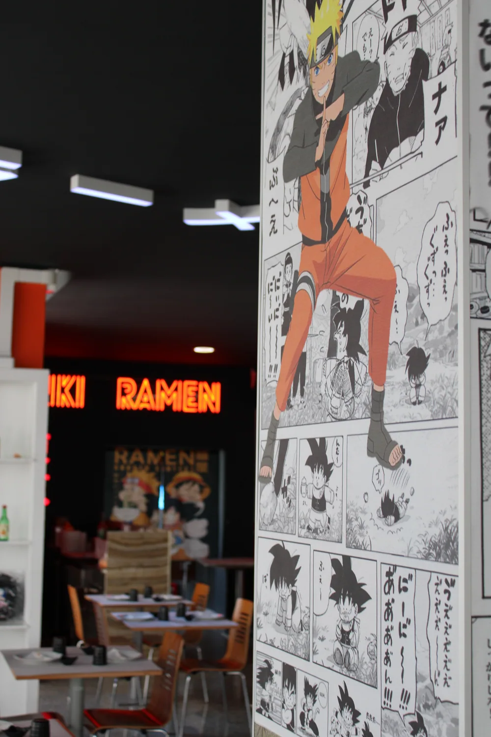 Decoração de anime no interior do Genki Douro